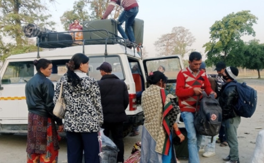 इन्धन अभावले भारतबाट धमाधम फर्कँदै नेपाली कामदार