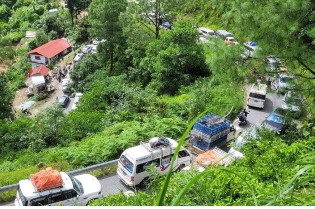त्रिभुवन राजपथमा सवारी साधनकाे अत्यधिक चाप, हेटौँडाबाट काठमाडौं पुग्न १० घन्टा