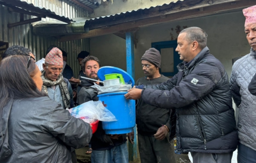 बेथानचोकमा लेदो पसेर घर र गोठमा क्षति, विस्थापित ७ परिवारलाई होल्डिङ सेन्टरमा राखियो